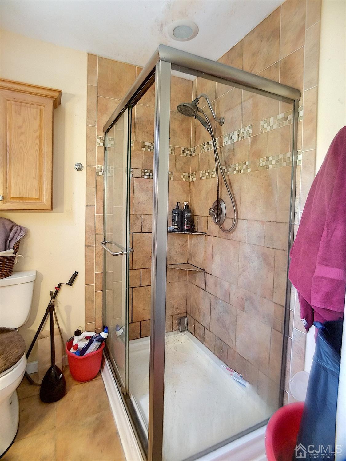 26 Fairfield Road Princeton, NJ 08540 - Photo 17 of 26 a bathroom with a tub shower and toilet
