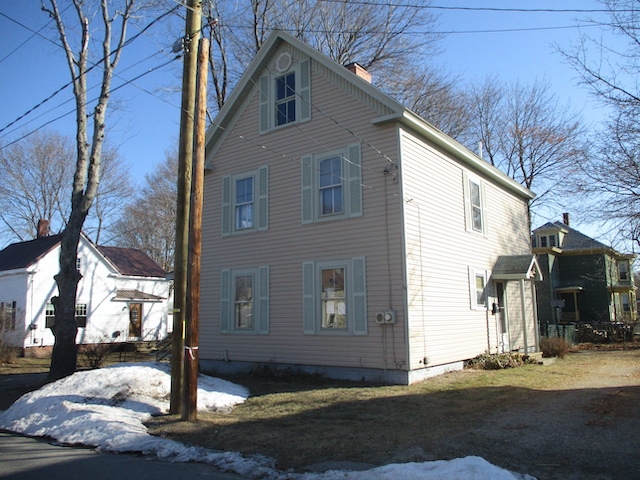 66 Pine Street Rochester, NH 03867 - Photo 2 of 19