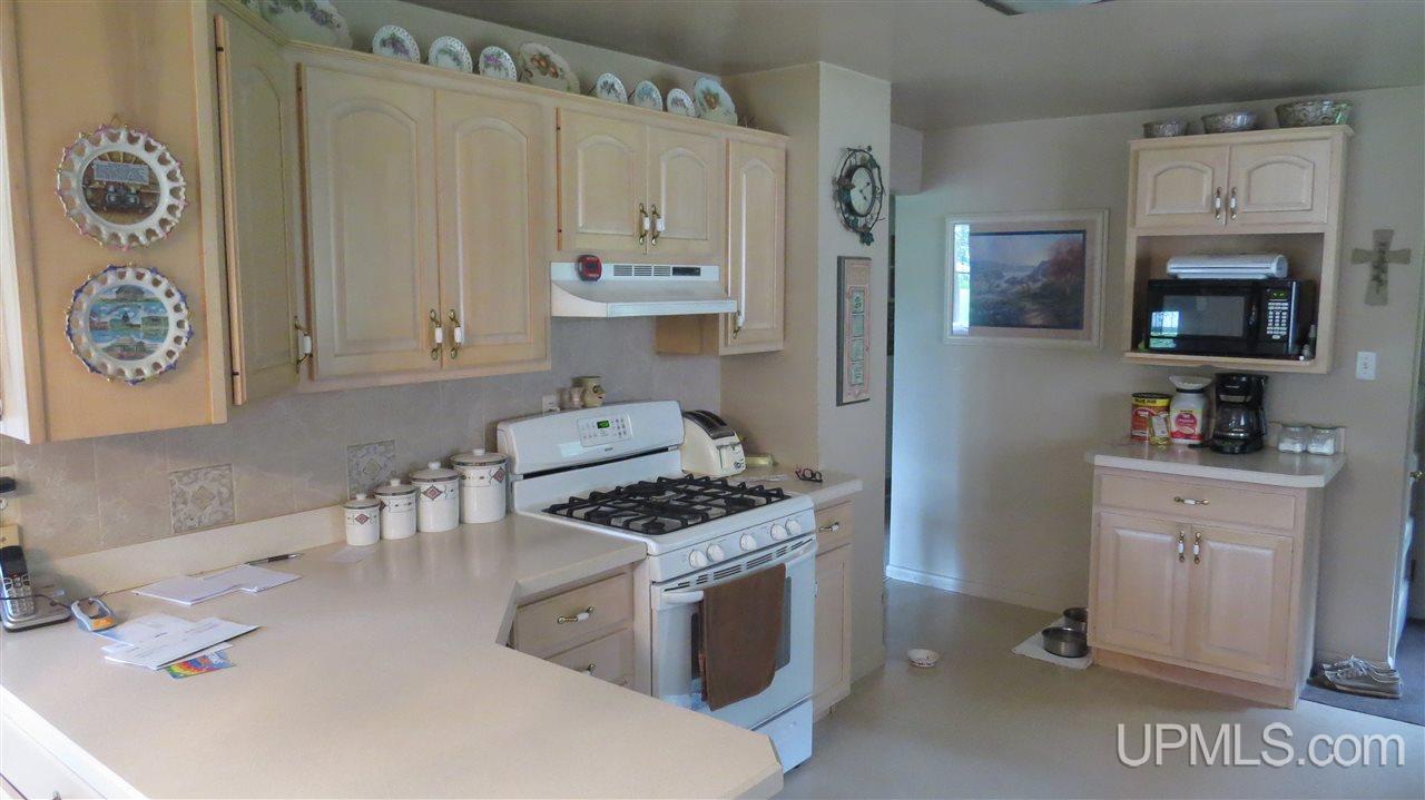6015 18.25 Road Gladstone, MI 49837 - Photo 2 of 17 Gallery Image 2