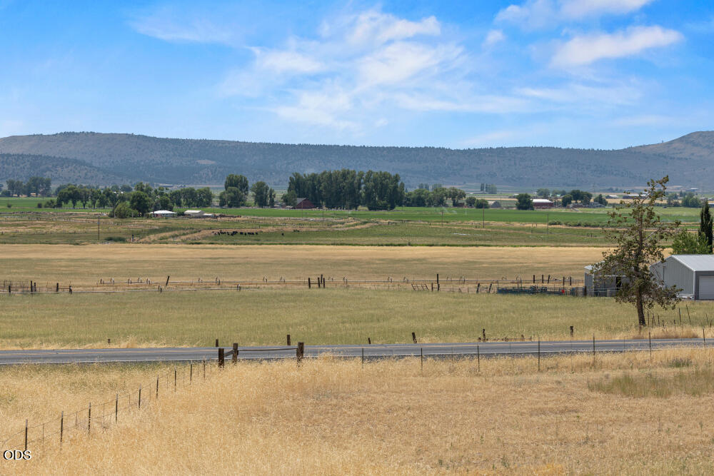 11453 Hill Road Klamath Falls, OR 97603 - Photo 39 of 75 Gallery Image 39