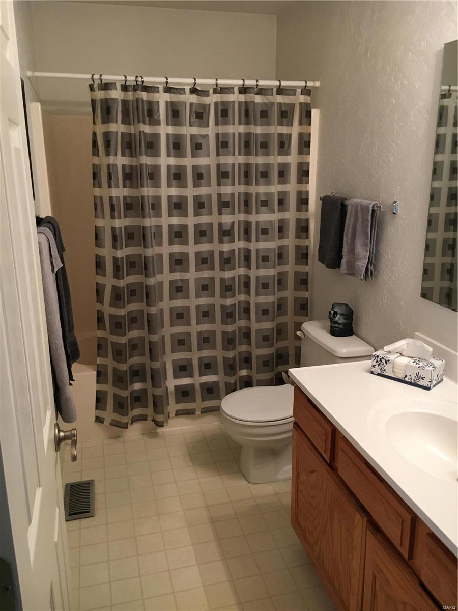 1812 Strawberry Ridge Drive Ballwin, MO 63021 - Photo 12 of 16 Gallery Image 12