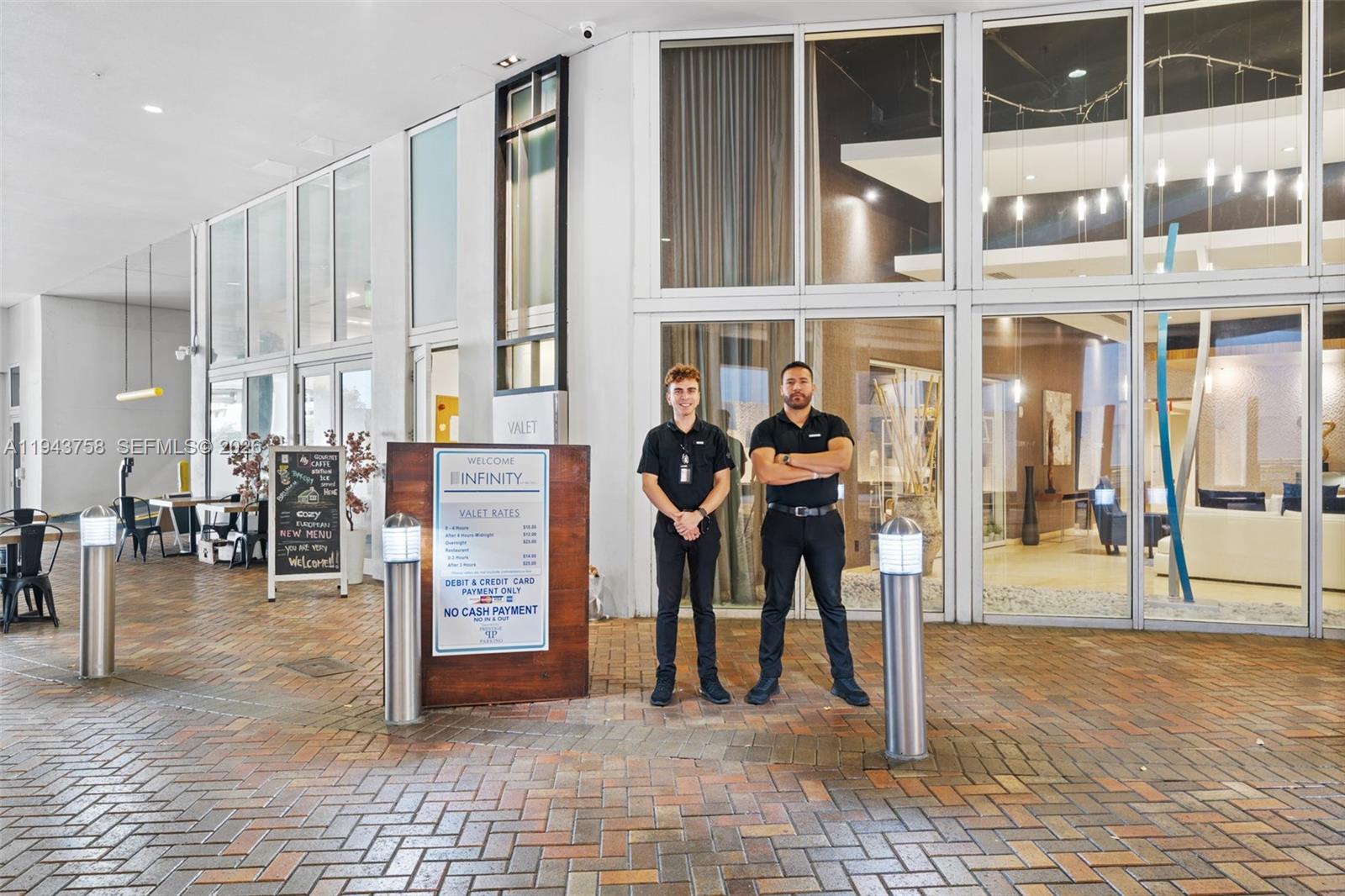 60 Southwest 13th Street, Unit 2812 Miami, FL 33130 - Photo 58 of 66 a view of living room