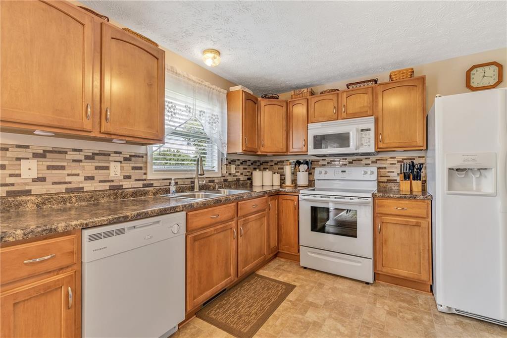 122 Florence Road New Brighton, PA 15066 - Photo 6 of 25 Gallery Image 6
