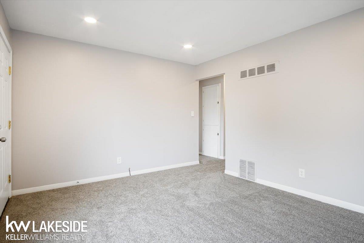 8111 Rivard Avenue Warren, MI 48089 - Photo 6 of 25 50170713-68B3A8DC-1D4A-4364-929F-5A8B7D7EDF24.JPG