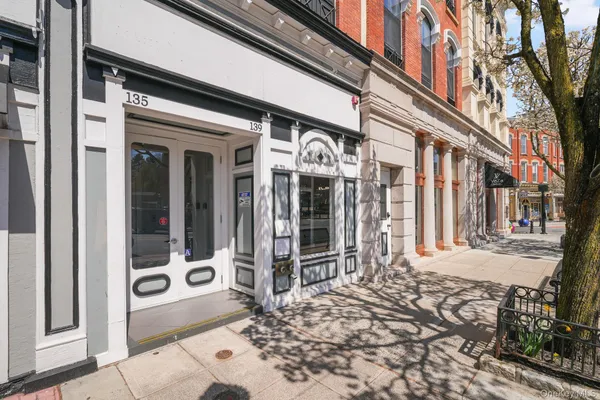 a view of a entryway of a building