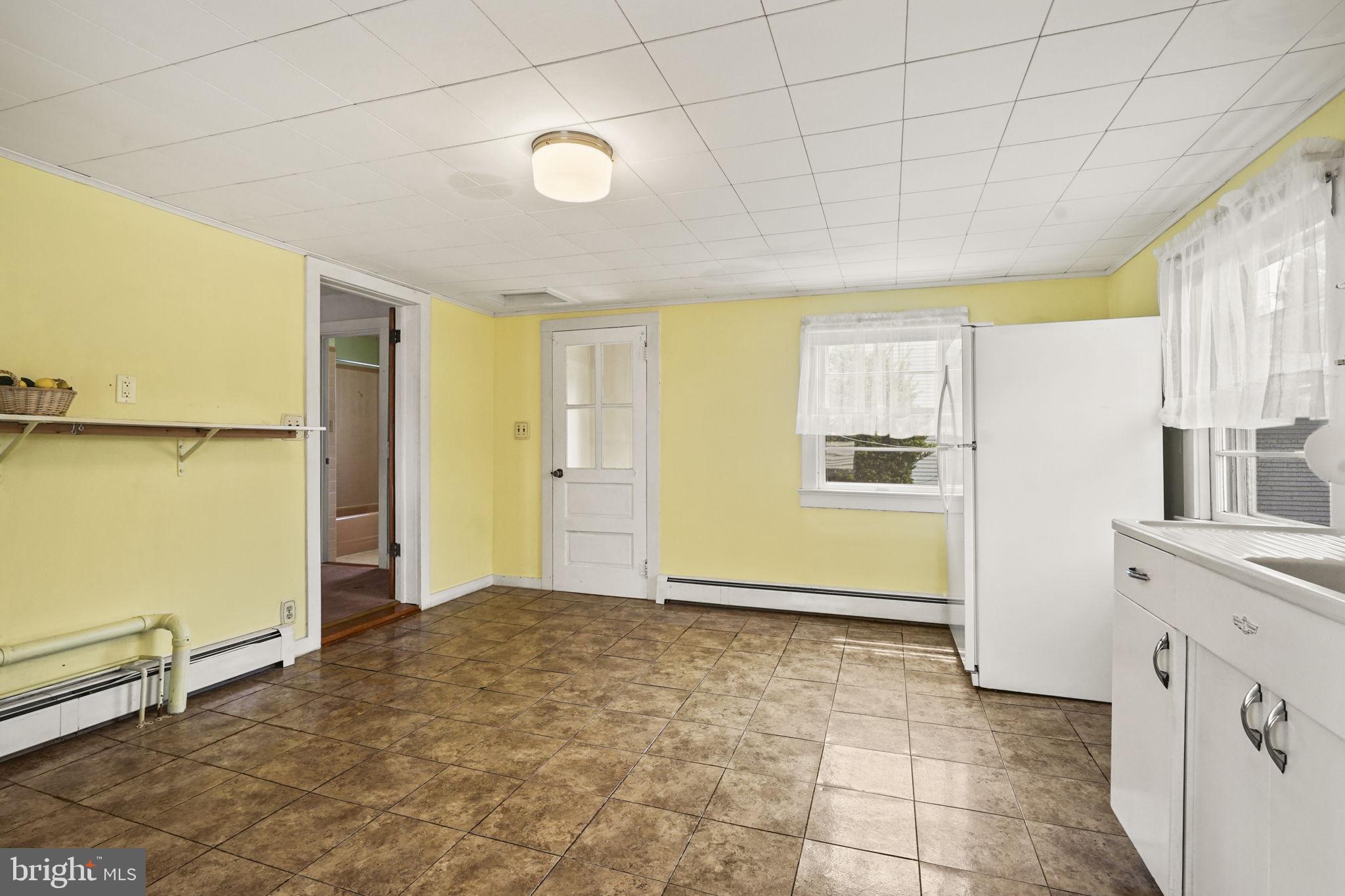 646 Ridge Road Monmouth Junction, NJ 08852 - Photo 11 of 47 Bright and inviting kitchen space.