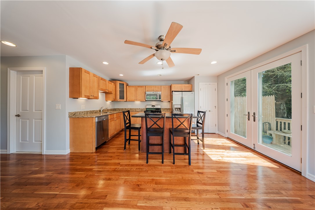 28 West Side Road South Kingstown, RI 02879 - Photo 8 of 43 Gallery Image 8