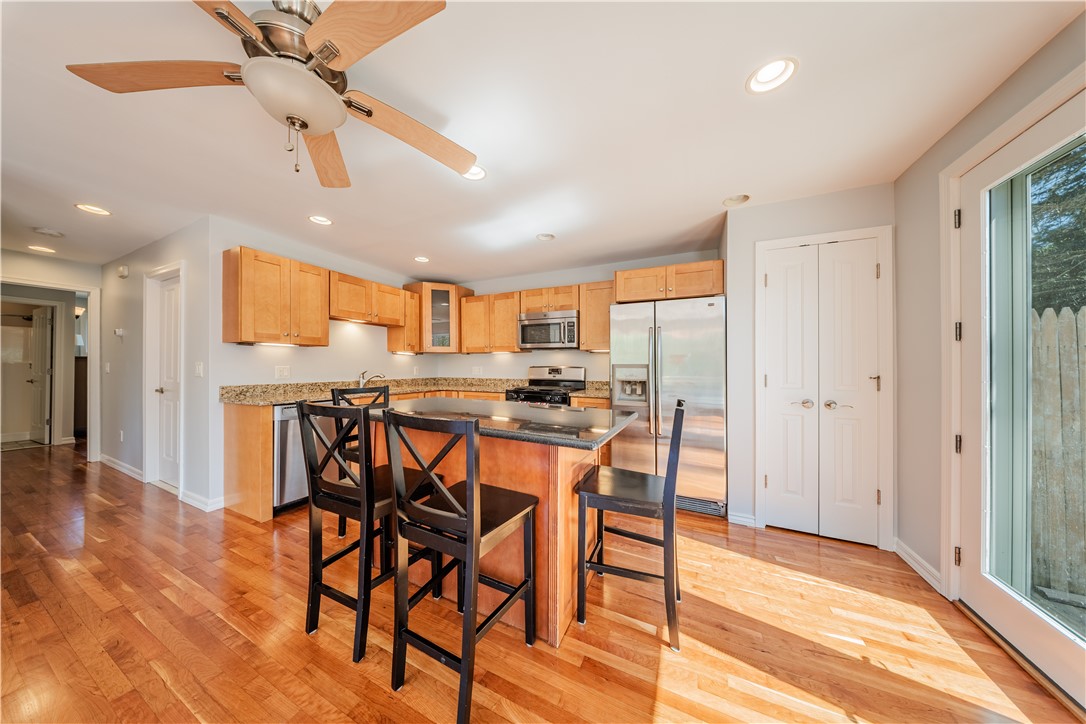 28 West Side Road South Kingstown, RI 02879 - Photo 9 of 43 Gallery Image 9