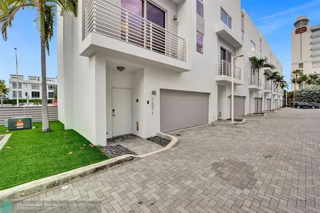 $9,000 | 1371 North Ocean Boulevard, Pompano Beach, FL 33062