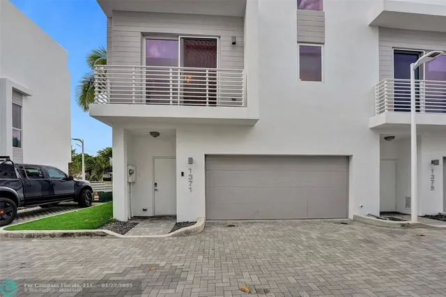 $9,000 | 1371 North Ocean Boulevard, Pompano Beach, FL 33062