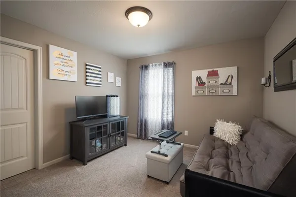 $575,000 | 104 Southwest Greenbriar Drive, Blue Springs, MO 64064