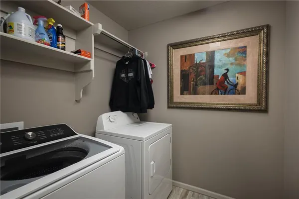 $575,000 | 104 Southwest Greenbriar Drive, Blue Springs, MO 64064