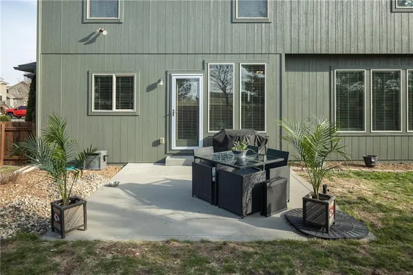 $575,000 | 104 Southwest Greenbriar Drive, Blue Springs, MO 64064