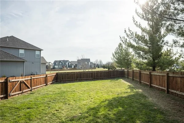 $575,000 | 104 Southwest Greenbriar Drive, Blue Springs, MO 64064