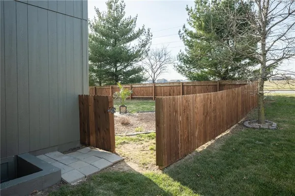 $575,000 | 104 Southwest Greenbriar Drive, Blue Springs, MO 64064