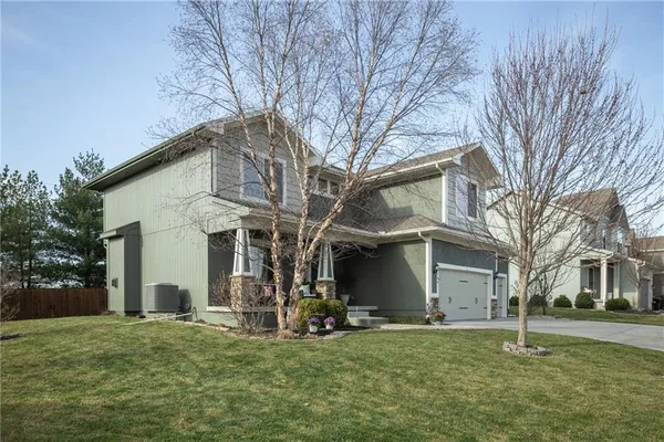 $575,000 | 104 Southwest Greenbriar Drive, Blue Springs, MO 64064