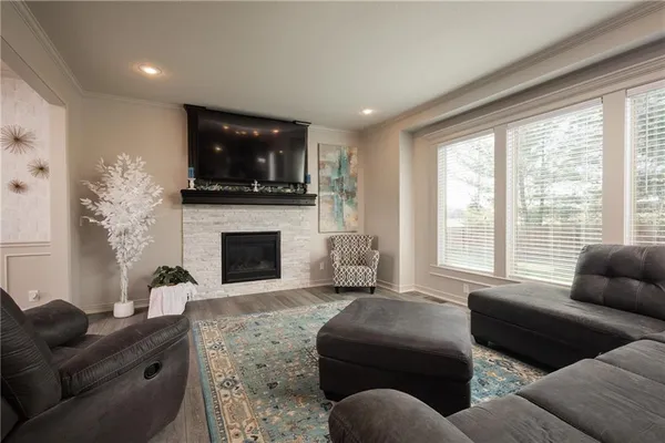 $575,000 | 104 Southwest Greenbriar Drive, Blue Springs, MO 64064