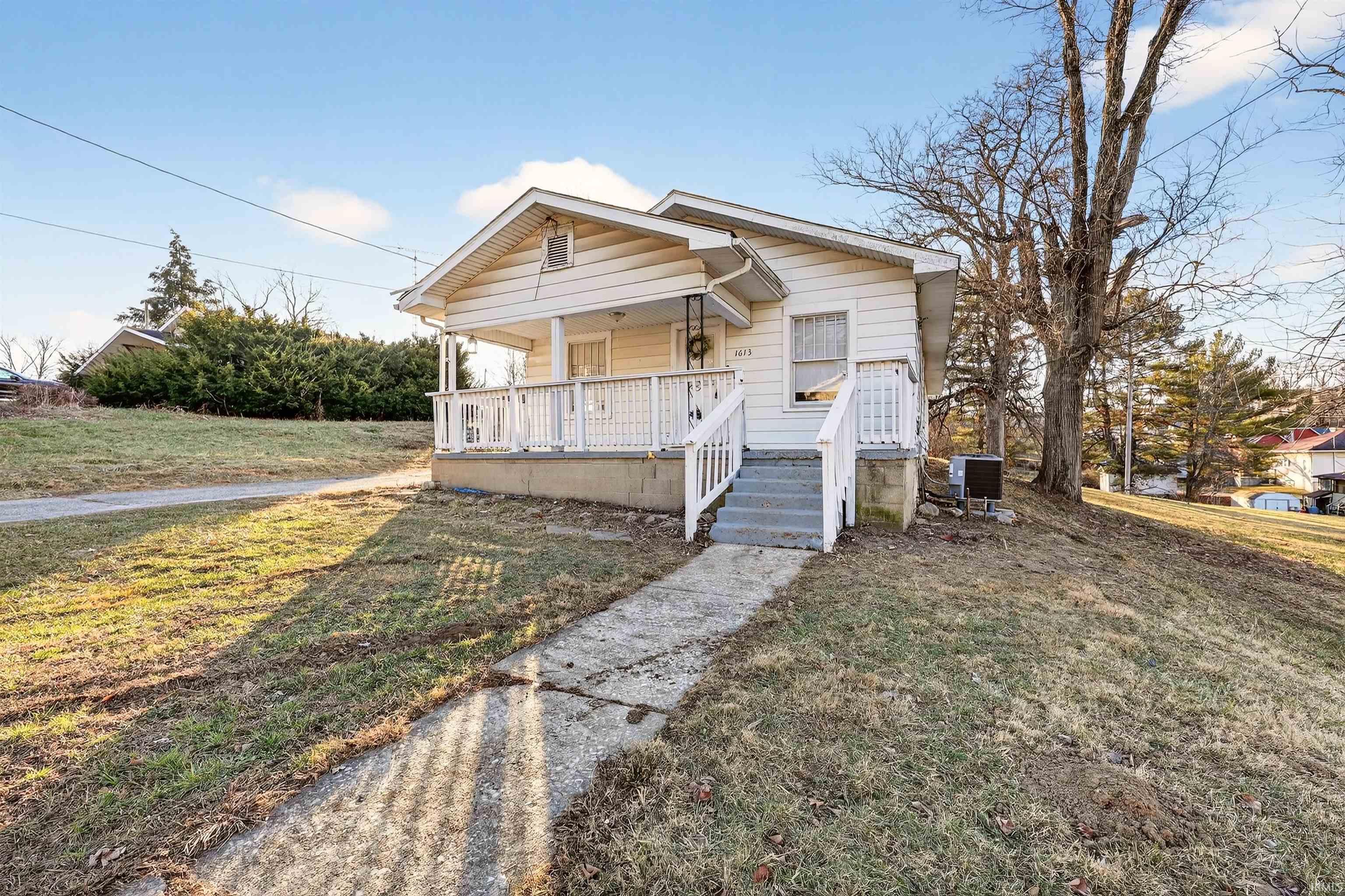 1613 D Street Bedford, IN 47421 - Photo 3 of 36