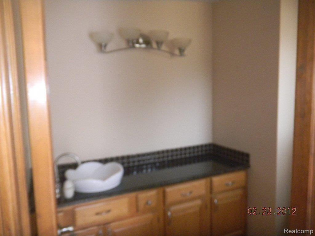39930 Willis Road Belleville, MI 48111 - Photo 9 of 25 1st Floor Half Bathroom
