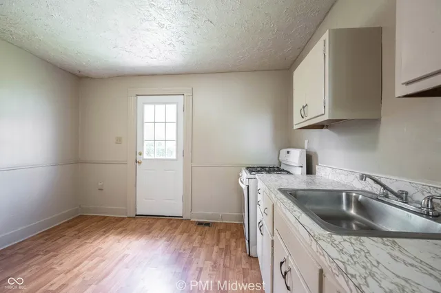 $749 | 632 South State Street, Greenfield, IN 46140