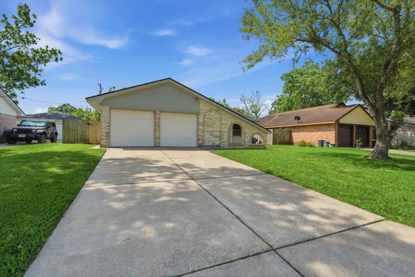 $246,900 | 2003 Williamsburg Court South, League City, TX 77573