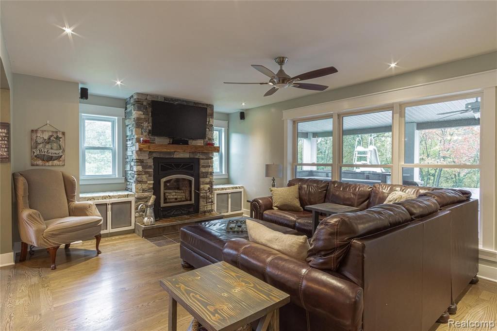 9149 Center Road Fenton, MI 48430 - Photo 6 of 40