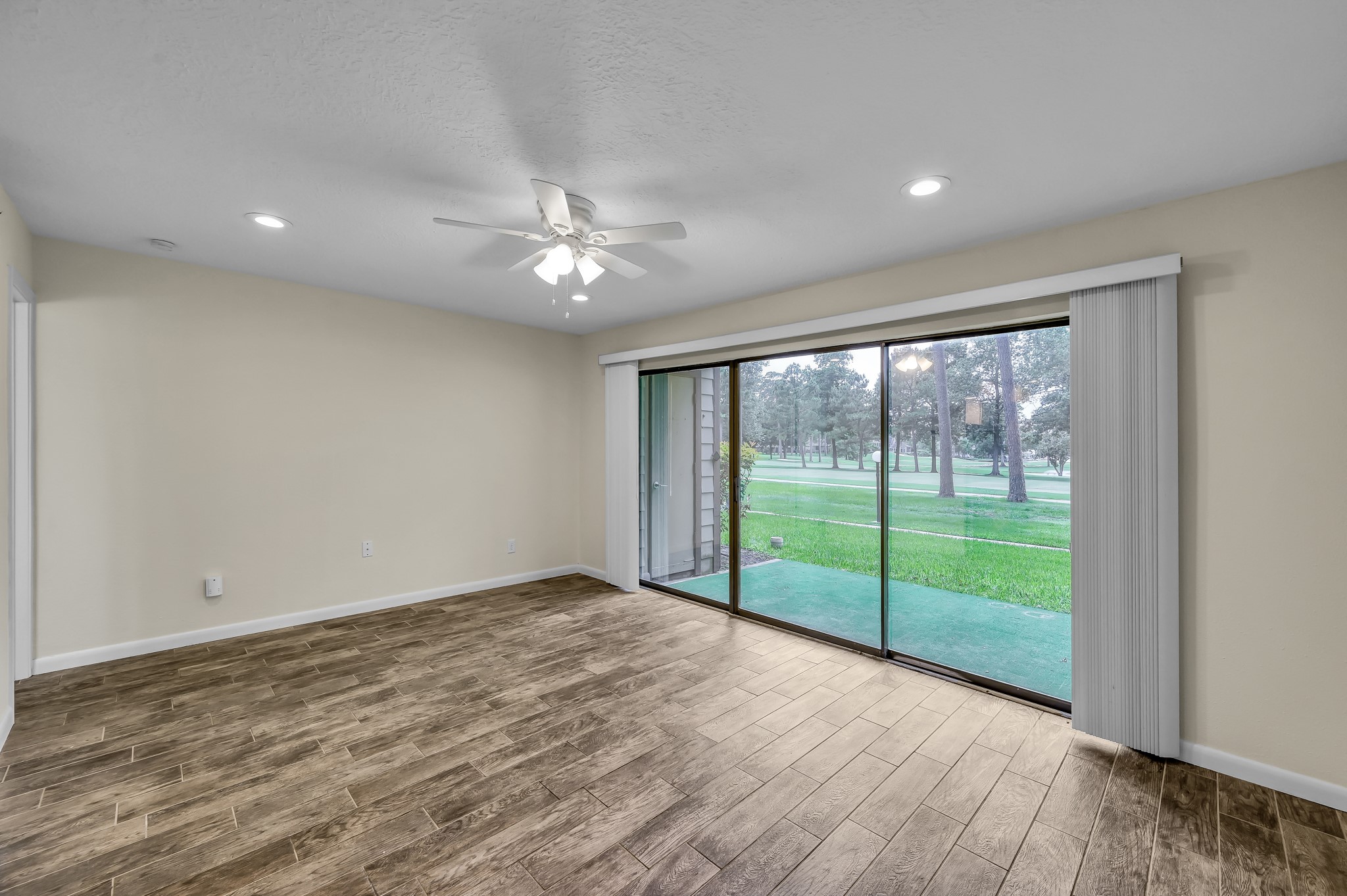 12900 Walden Road, Unit 605 Montgomery, TX 77356 - Photo 3 of 17 Spacious living area with a view to Walden Golf Course.