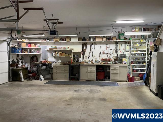 806 Southwest River Drive Dallas, OR 97338 - Photo 32 of 35