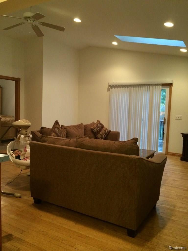 2581 Hessel Avenue Rochester, MI 48307 - Photo 38 of 41 H14.jpg