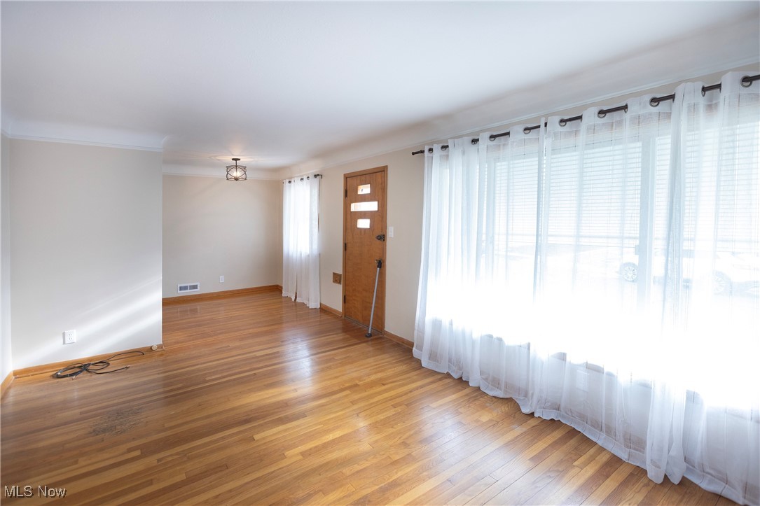 4354 Redding Road Cleveland, OH 44109 - Photo 4 of 23 Gallery Image 4