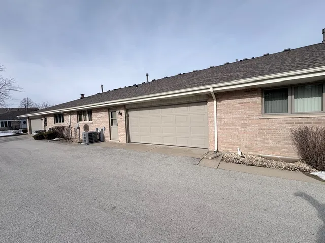 $300,000 | 10935 Colorado Court, Orland Park, IL 60467