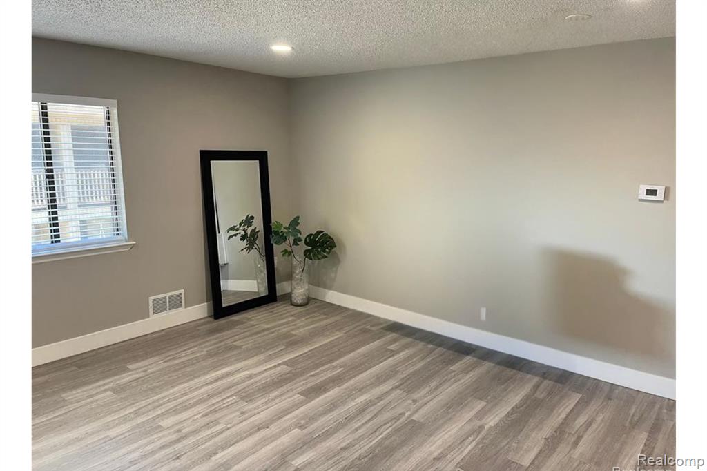 2639 Columbia Road, Unit 4 Berkley, MI 48072 - Photo 4 of 9