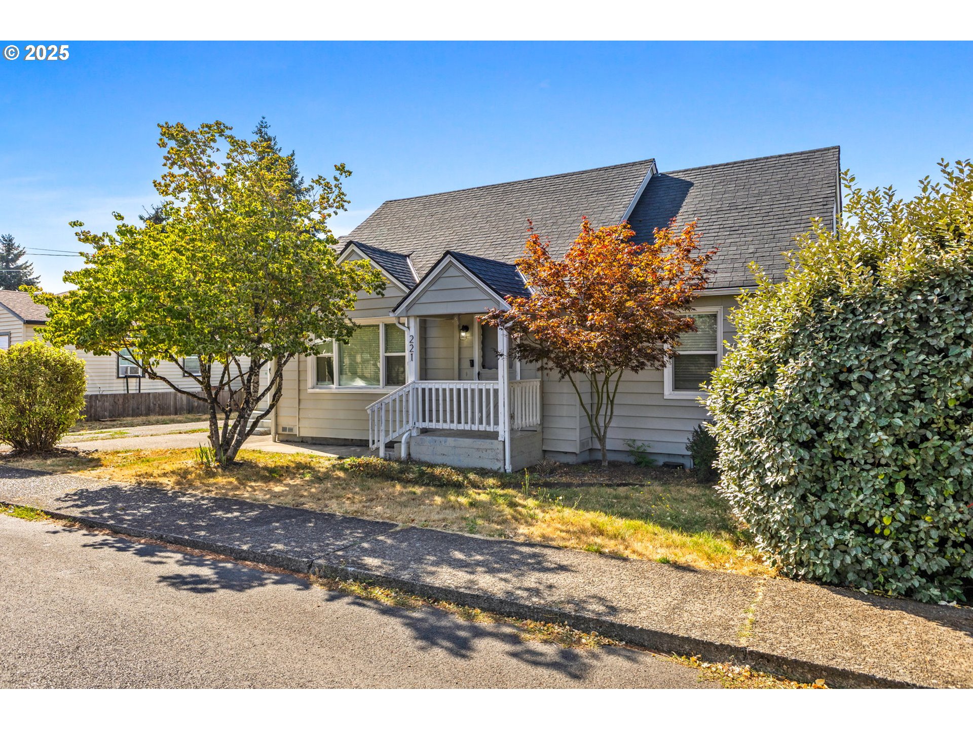 a view of a house with backyard and sitting area