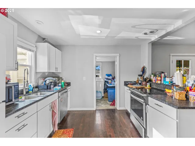 $420,000 | 221 Southwest Rainbow Avenue, Dallas, OR 97338