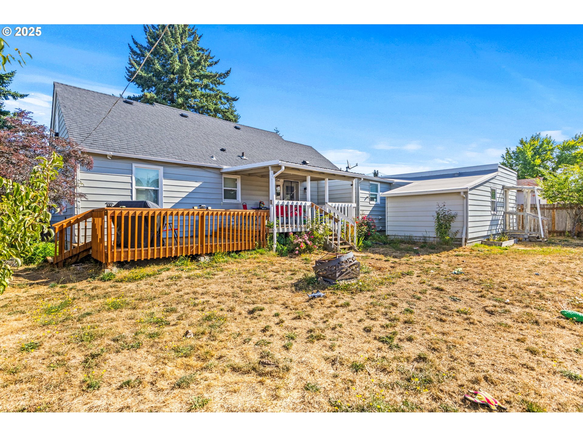 221 Southwest Rainbow Avenue Dallas, OR 97338 - Photo 29 of 36 a house view with a backyard space