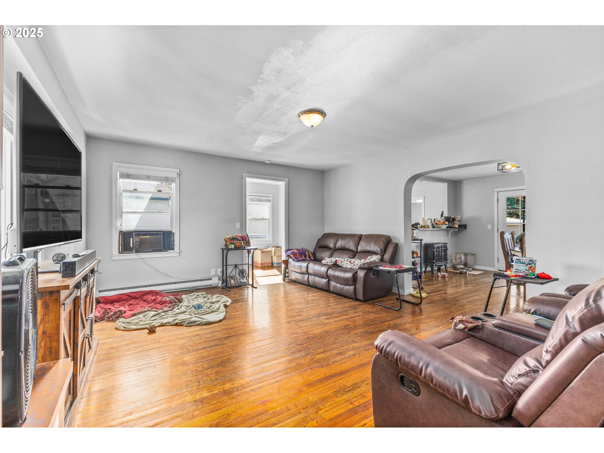 221 Southwest Rainbow Avenue Dallas, OR 97338 - Photo 6 of 36 a living room with furniture fireplace and flat screen tv