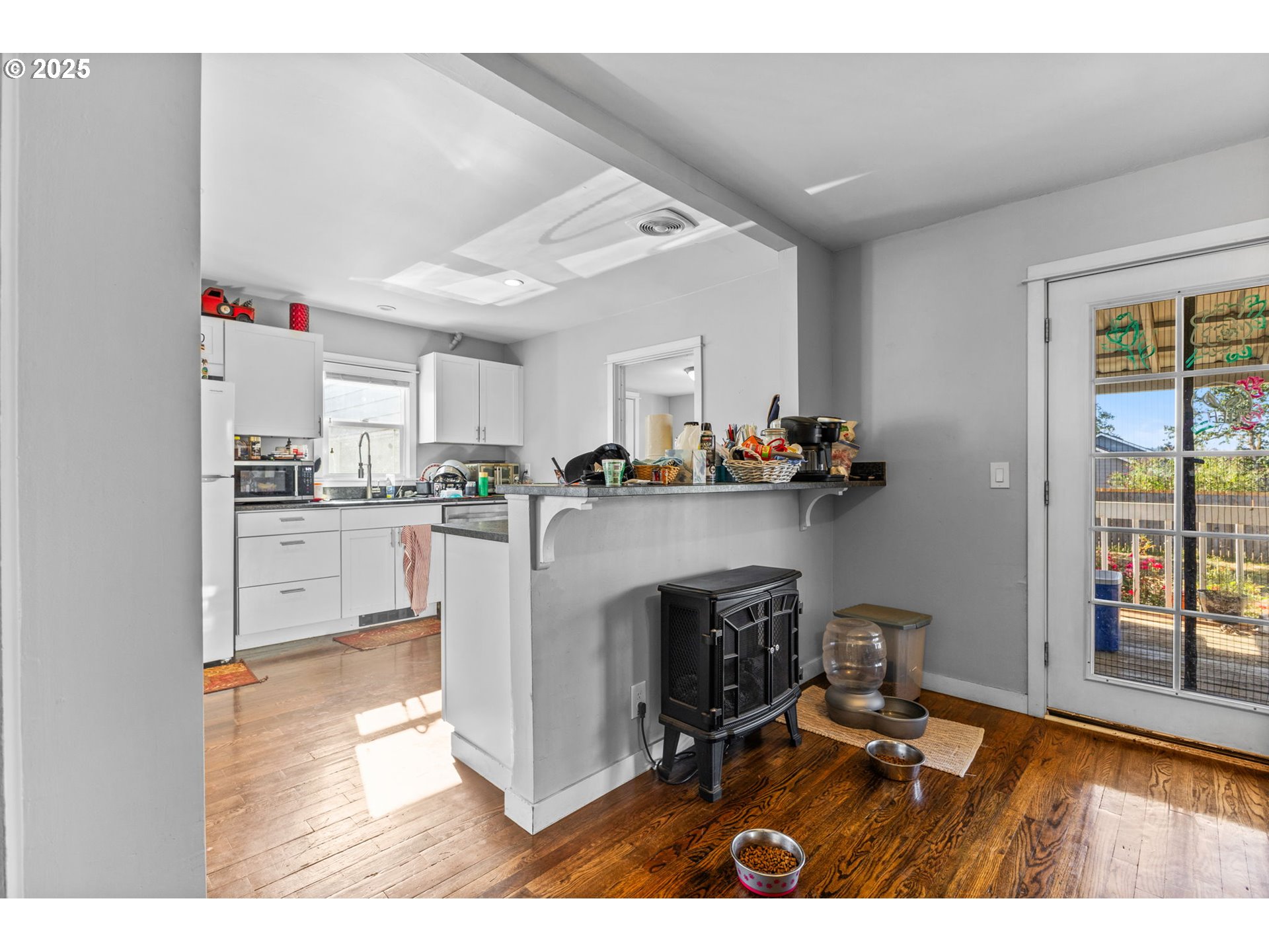221 Southwest Rainbow Avenue Dallas, OR 97338 - Photo 10 of 36 a kitchen with a cabinets and counter space