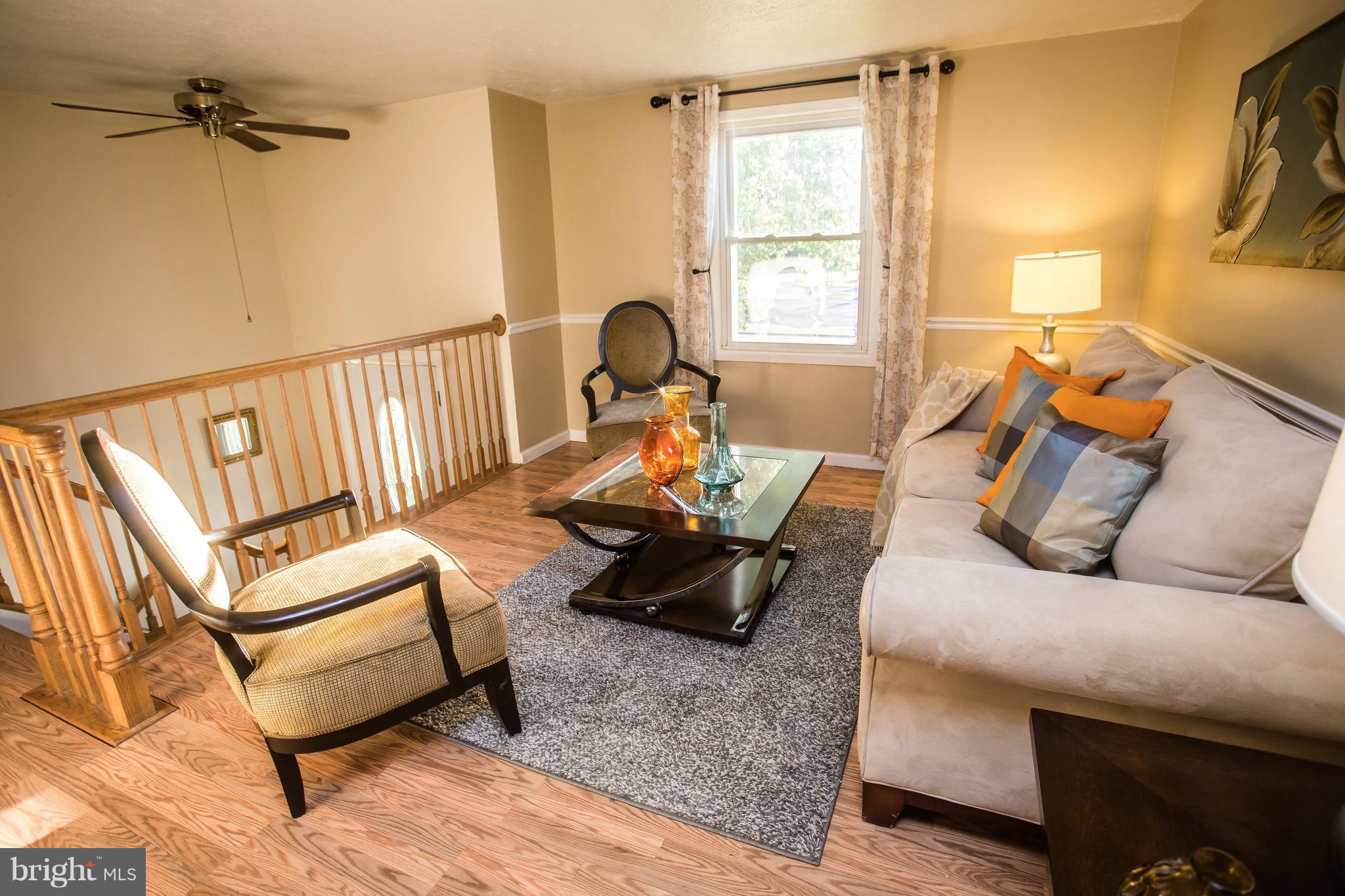 8737 Weems Road Manassas, VA 20110 - Photo 2 of 11 Living Room
