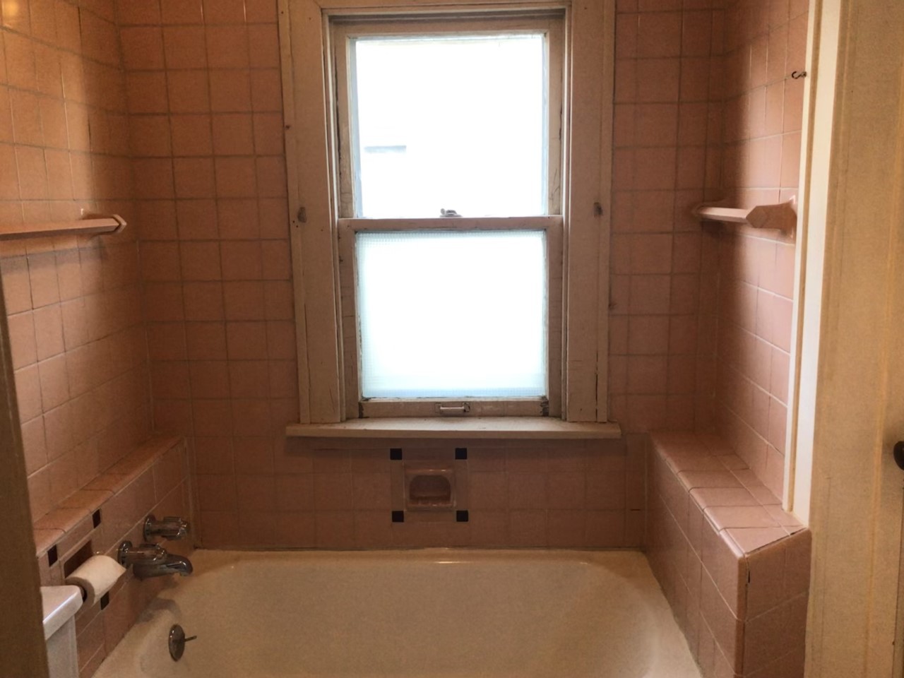 404 West Erie Street Spring Valley, IL 61362 - Photo 8 of 11 a bathroom with a bathtub and next to a window
