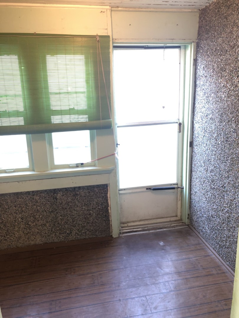 404 West Erie Street Spring Valley, IL 61362 - Photo 9 of 11 a view of an empty room with a window