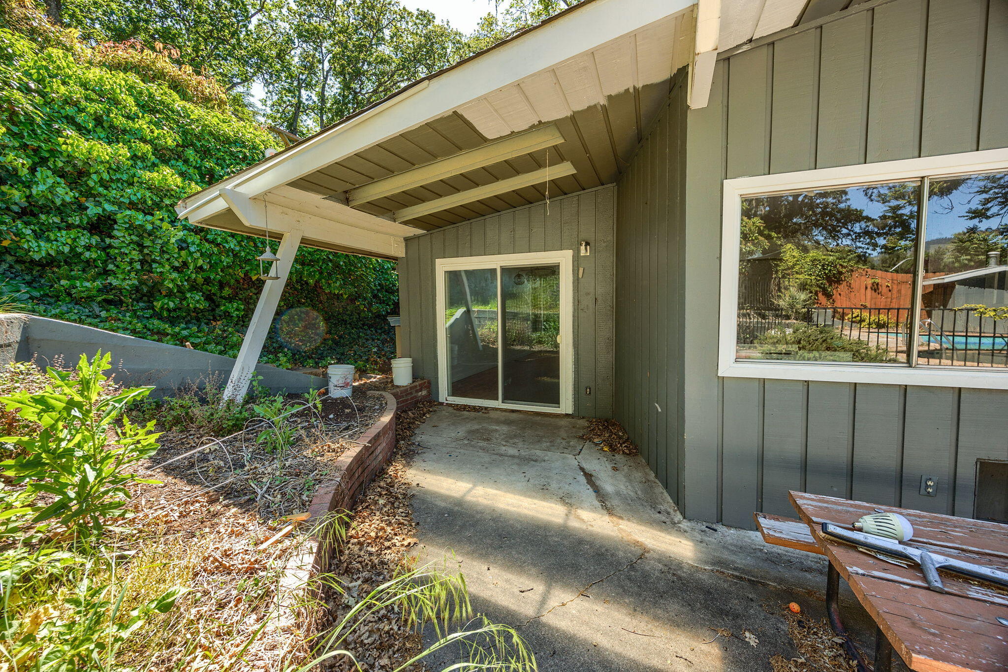 240 North Barneburg Road Medford, OR 97504 - Photo 42 of 44 15