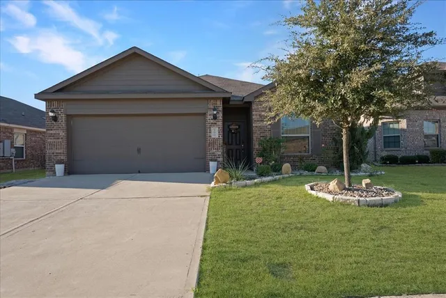 $275,000 | 180 Kennedy Drive, Venus, TX 76084