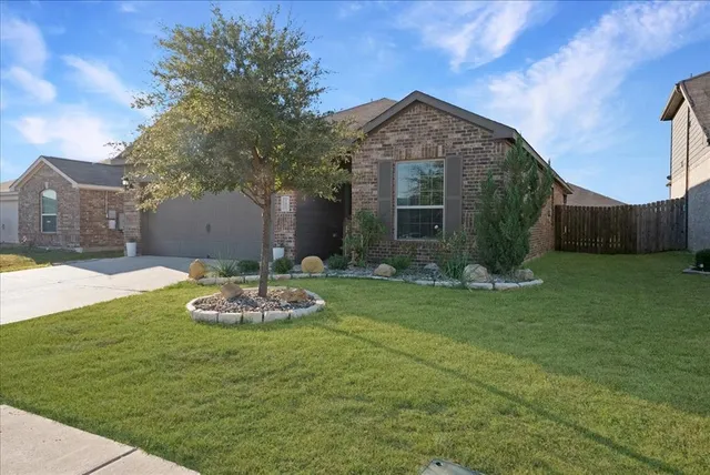 $275,000 | 180 Kennedy Drive, Venus, TX 76084