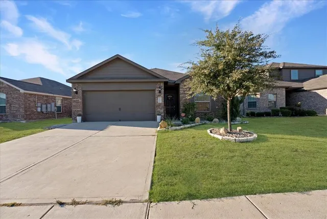 $275,000 | 180 Kennedy Drive, Venus, TX 76084