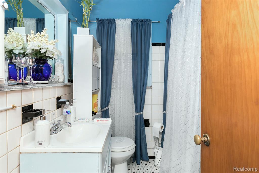 19515 Huntington Road Detroit, MI 48219 - Photo 7 of 12 Gallery Image 7