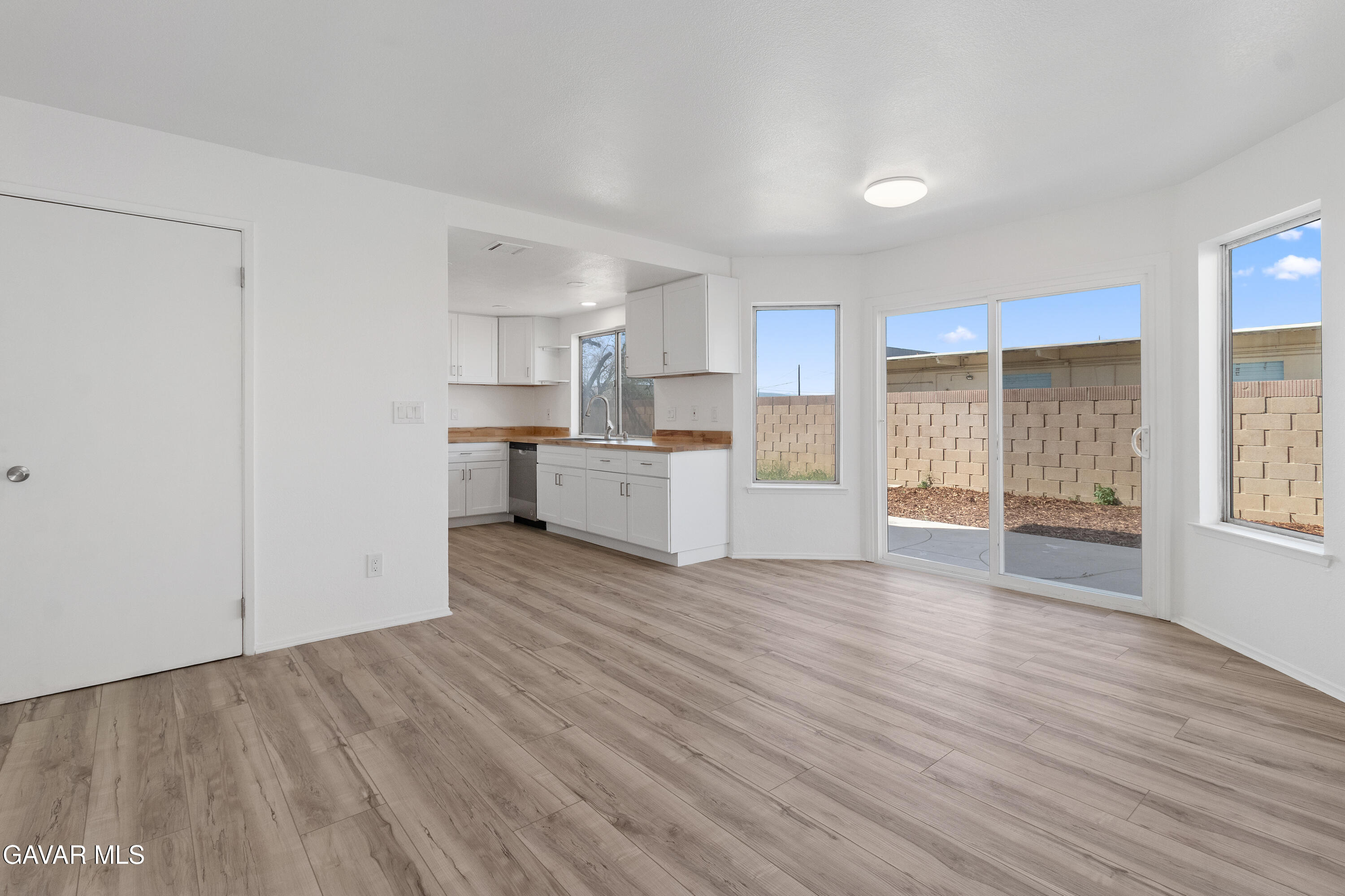 45221 Calico Street Lancaster, CA 93535 - Photo 12 of 38 Family room-3