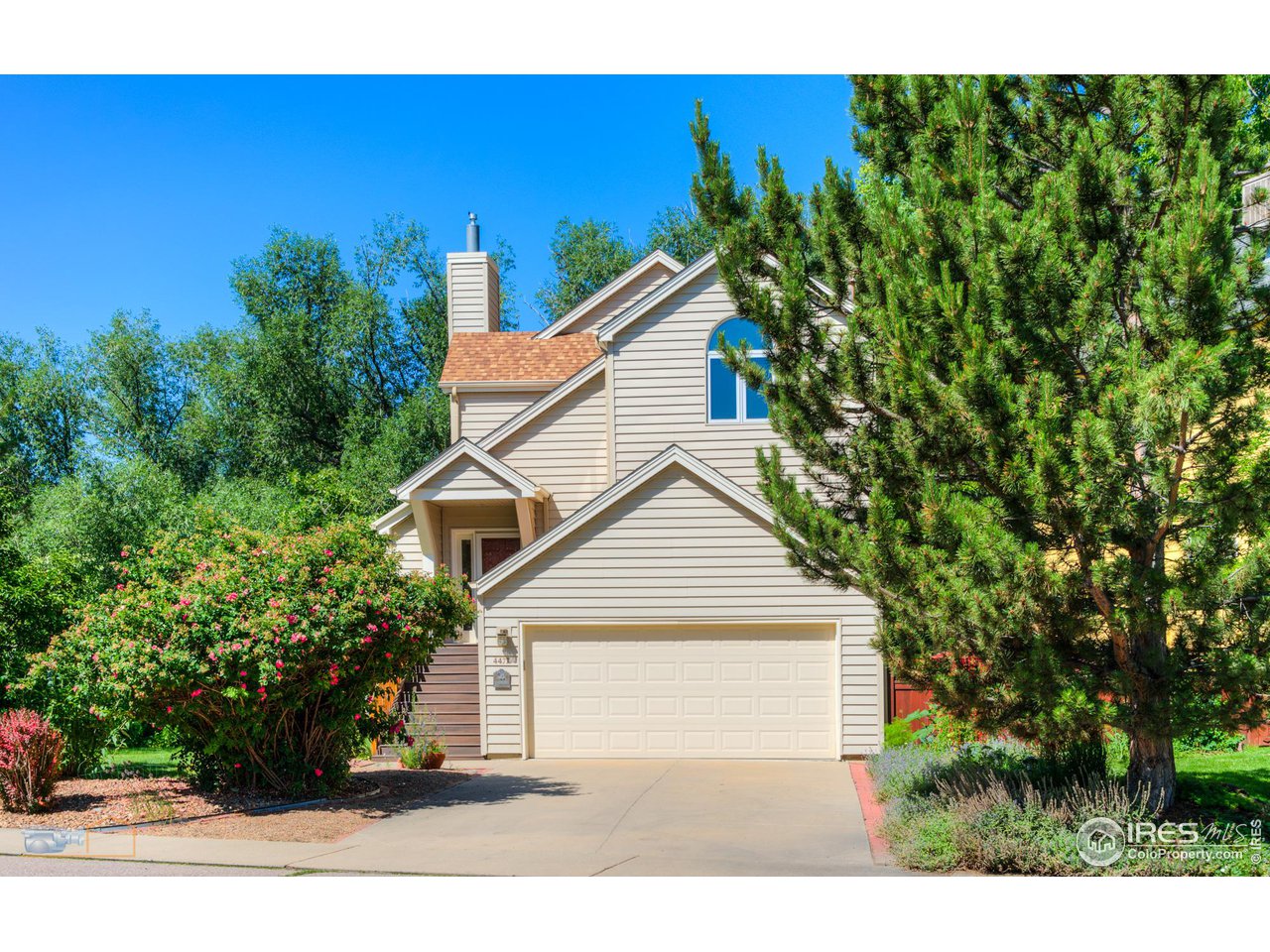 4477 Wellington Road Boulder, CO 80301 - Photo 2 of 36 Located in the Willows subdivision in Gunbarrel