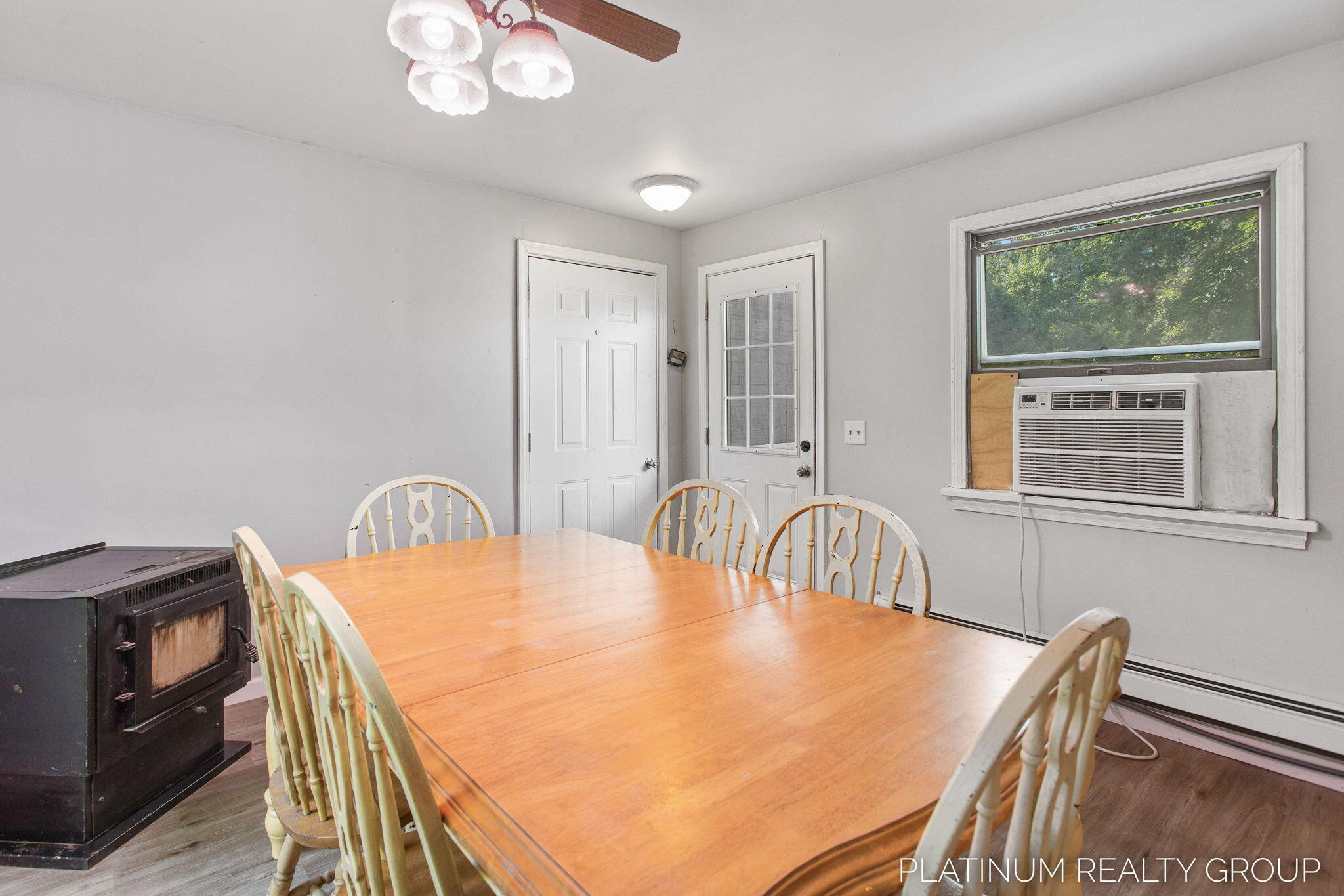 1202 Erickson Road Muskegon, MI 49445 - Photo 30 of 44 Dining Area/Entry