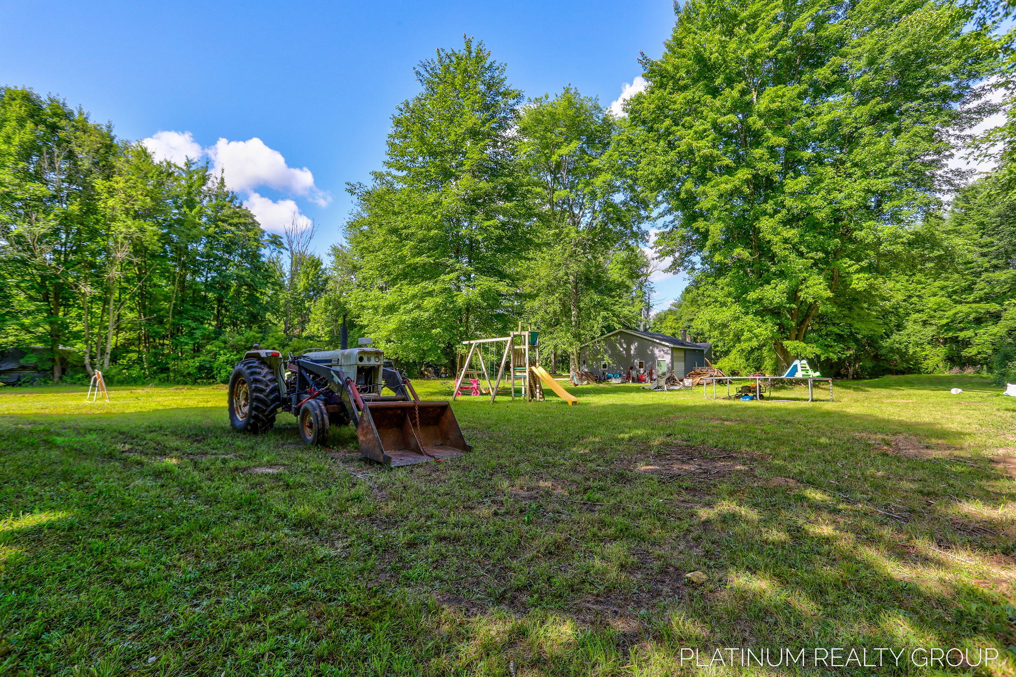 1202 Erickson Road Muskegon, MI 49445 - Photo 8 of 44 Large Side Yard