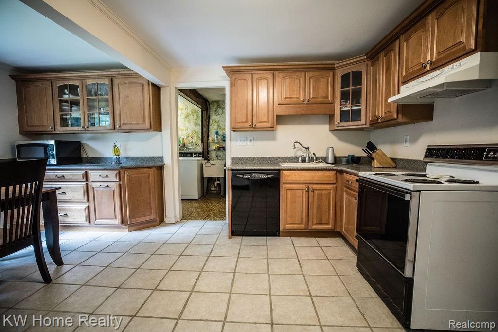 241 Ruppert Street Commerce Township, MI 48382 - Photo 15 of 51 7E8A4213.jpg